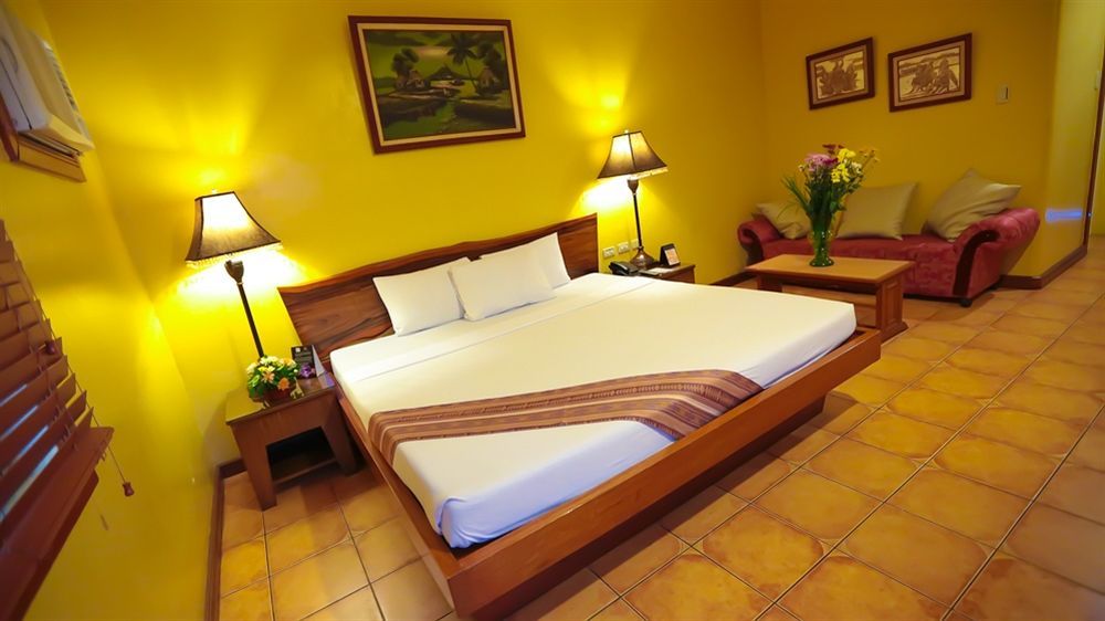 Hotel La Corona De Lipa Lipa City Exterior foto