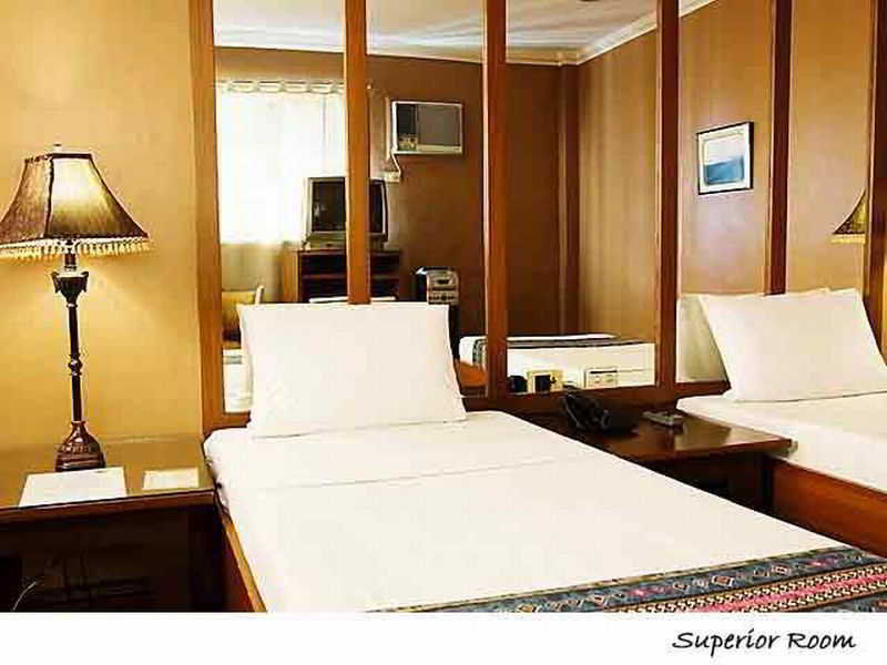 Hotel La Corona De Lipa Lipa City Exterior foto