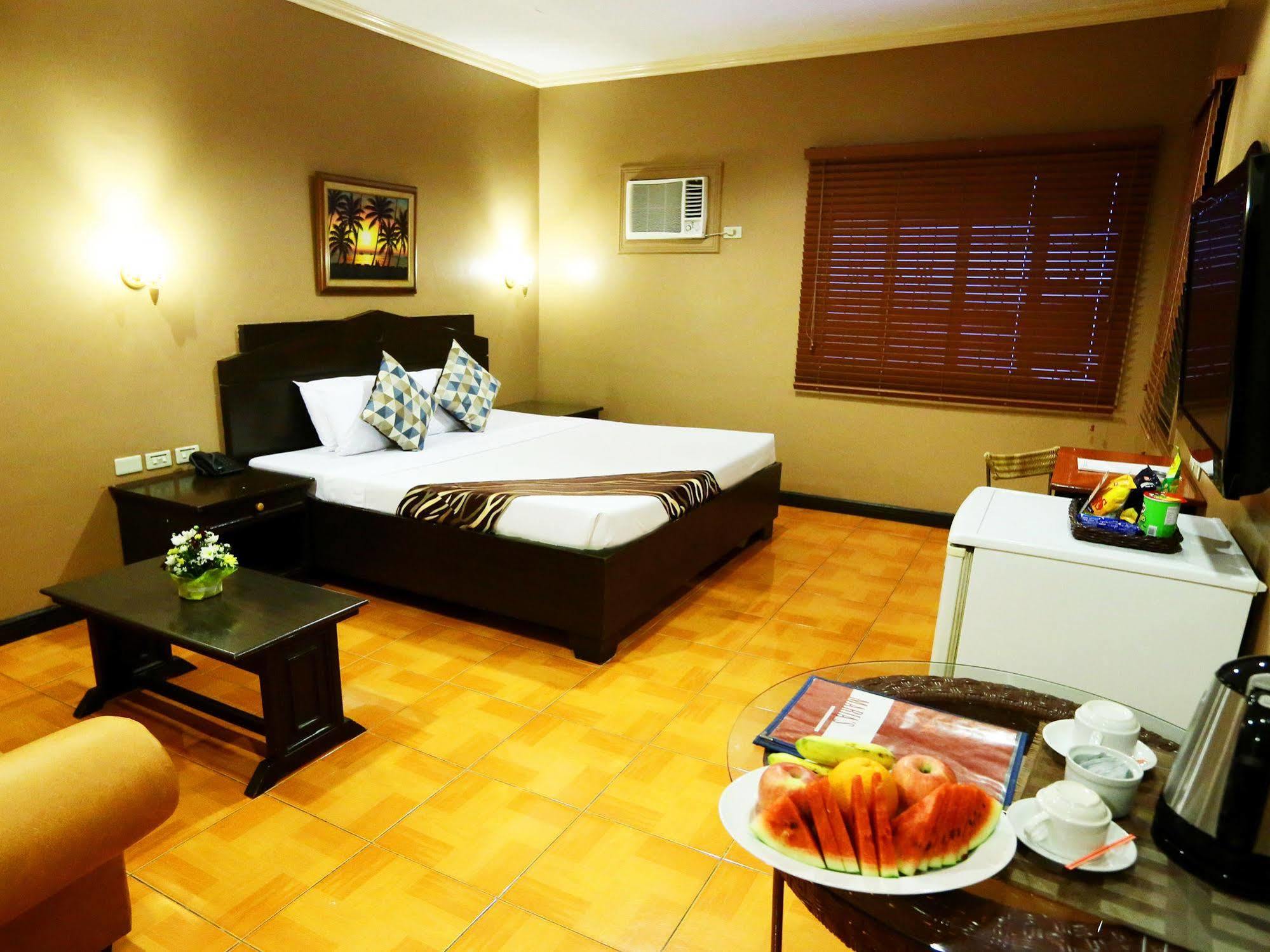 Hotel La Corona De Lipa Lipa City Exterior foto
