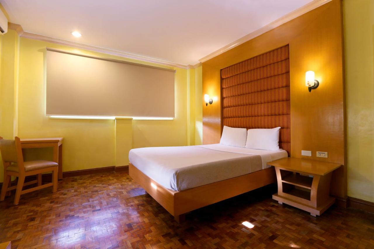 Hotel La Corona De Lipa Lipa City Exterior foto